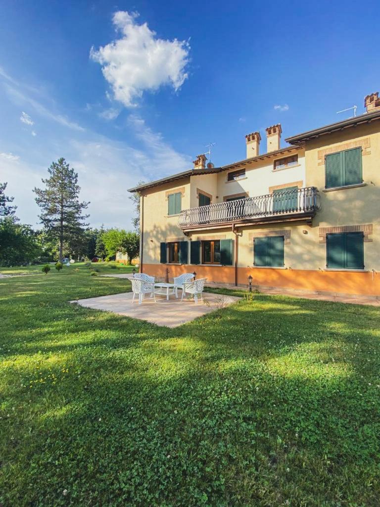 Villa Tadina Гуальдо-Тадино Экстерьер фото